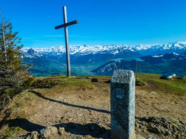 Herrlicher Rundblick auf zig Berggipfel auf dem Wildspitz.