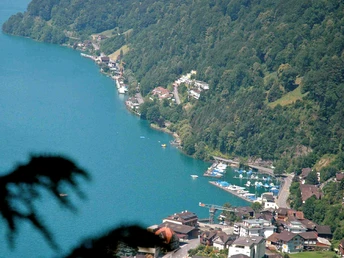 Ausblick vom Kirchenflueloch auf Gersau