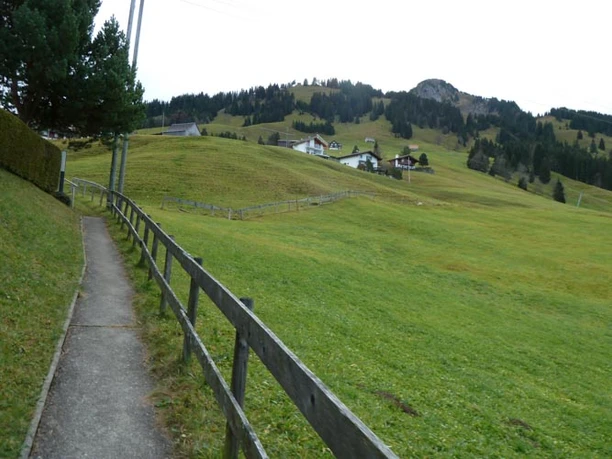 Aufsteig nach dem Dorf Richtung Moos.
