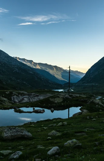 Am frühen Morgen ist die Stimmung am Gotthard besonders andächtig.