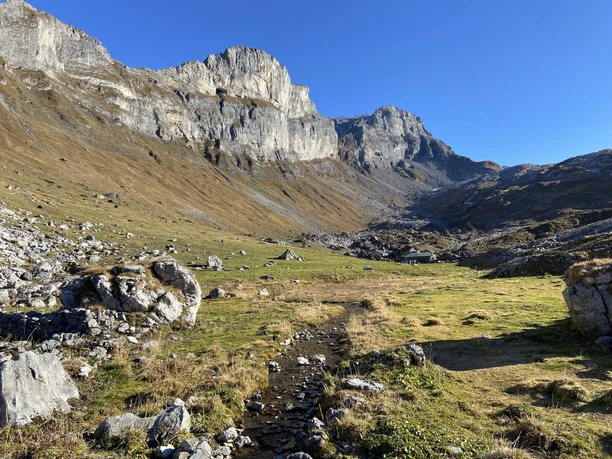 kurz vor der Hütte betritt man wunderschöne Landschaften