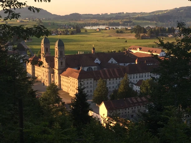 Kloster Einsiedeln bei Abenddämmerung