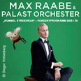 Max Raabe im Smoking sitzt neben einem gezeichneten Hummel-Charakter, grüner Hintergrund, stilvoll.