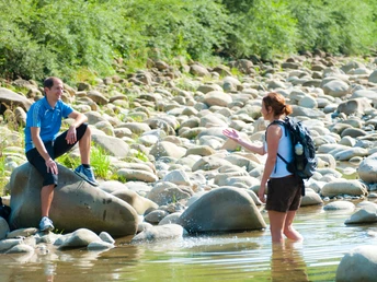 Ein Fussbad in der Kleinen Emme - Eine ideale Abkühlung