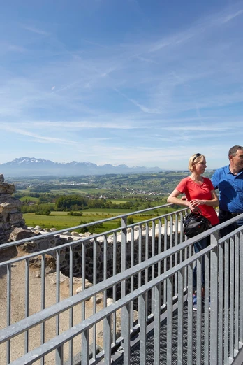 auf der Ruine Nünegg