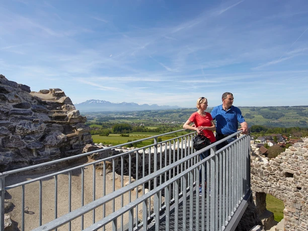 auf der Ruine Nünegg