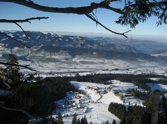 Herrliches Winterpanorma von der First auf den Napf und das Jura