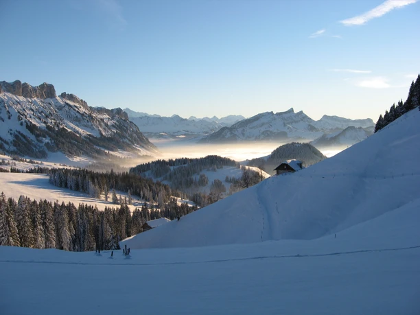 Weitsicht nach Sörenberg und die Berner Alpen.