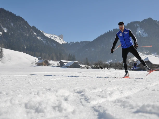 Langlaufen in Marbach, im Hintergrund die Schrattenfluh
