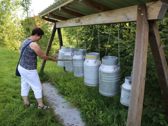 Milchkannenspiel auf dem Milch-Kräuter-Käseweg Hergiswil b. Willisau
