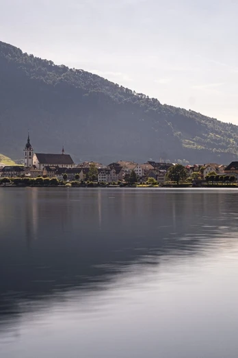 Nach der aussichtsreichen Wanderung geniesst man eine Brise am Zugersee