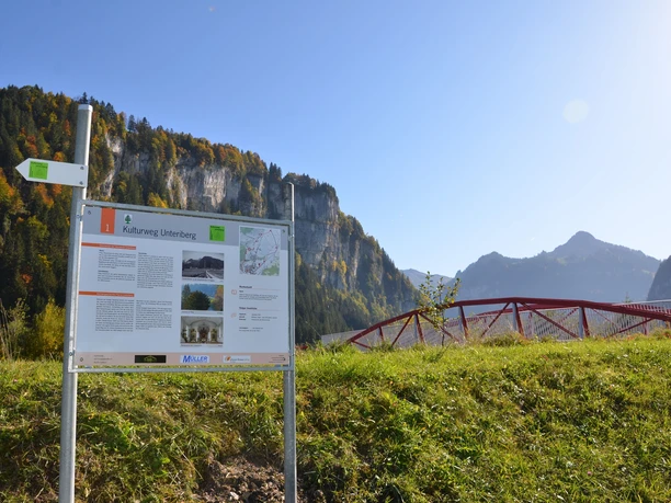 Kulturweg Unteriberg, Schautafel 1, mit rotem Steg