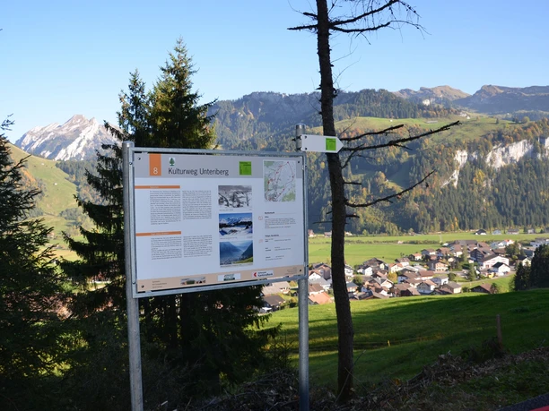 Kulturweg Unteriberg, Schautafel 8 mit Dorf