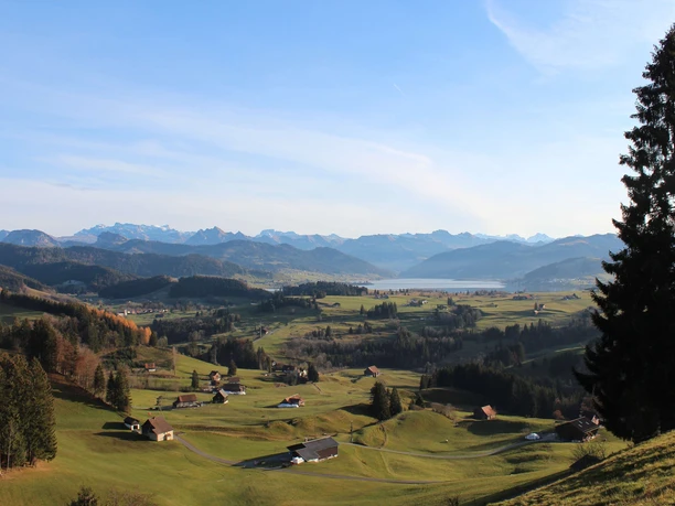 Die Aussicht bis zum Sihlsee und weiter.