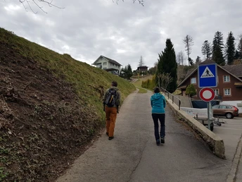 Beim Hotel Menzberg geht es hinauf