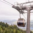 Mit der Luftseilbahn geht's hoch auf die Seebodenalp