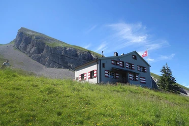 Brisenhaus im Gebiet Niederrickenbach auf der Wanderung von Klewenalp her.