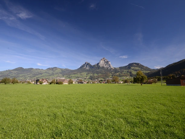 Talkessel Schwyz mit Blick auf die Mythen