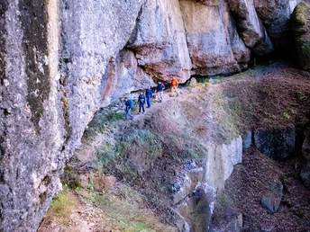 Traverse auf einer der s.g. "Riginen" (horizontale Felsbänder)