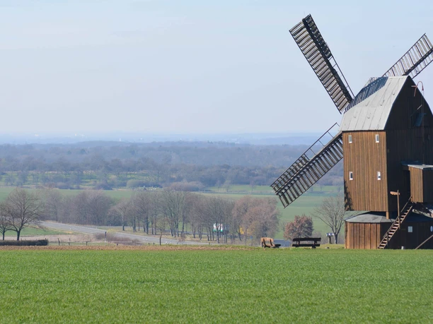 Abbenroder Mühlencafé - Blick auf die Mühle Abbenroder Mühlencafé - Blick auf die Mühle