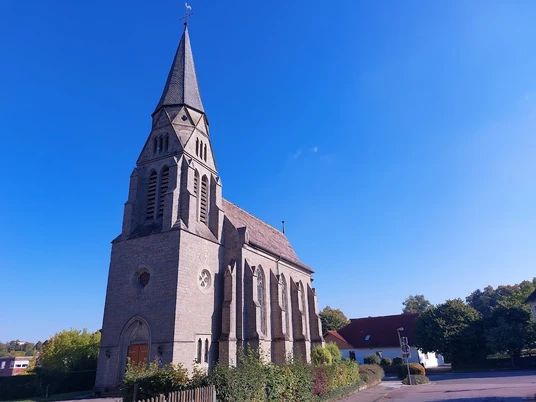 Evangelische Kreuzkirche.jpg Evangelische Kreuzkirche,
