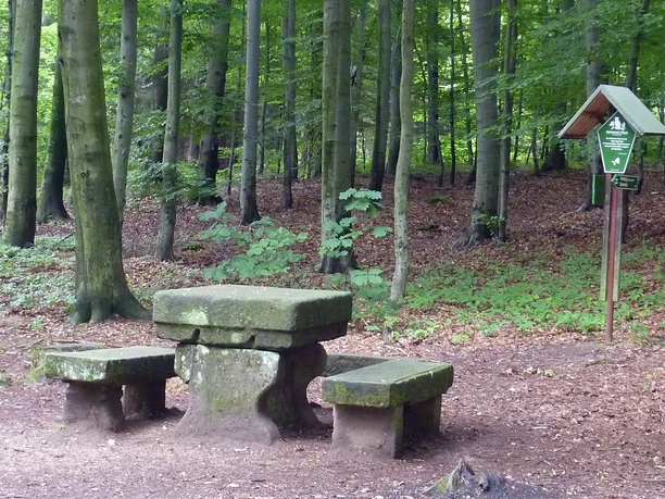 Steinerner Tisch