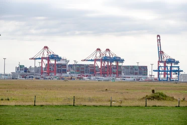 Blick auf den JadeWeserPort