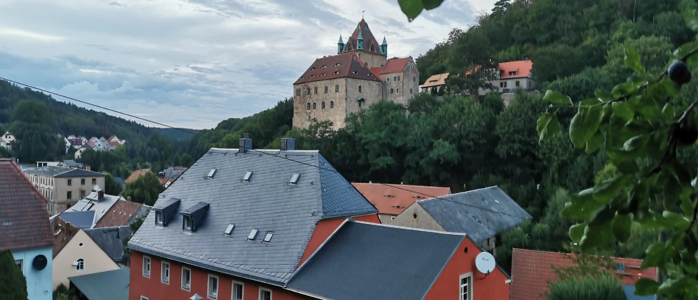 Liebstadt mit Schloss Kuckuckstein im Hintergrund