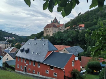 Liebstadt mit Schloss Kuckuckstein im Hintergrund
