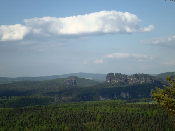 Aussicht zum Falkenstein und zur Schrammsteinkette