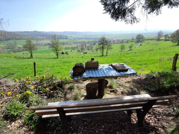 Wanderrast am Henneckenberg und Jägeranger (Es 5) Wanderrast am Henneckenberg und Jägeranger