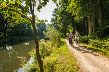 Der Ilmenauradweg Cycle path along the Ilmenau