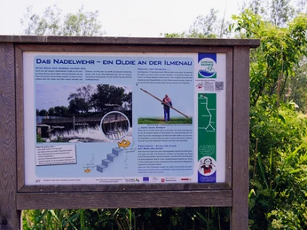 Infotafel am Ilmenauradweg Infotafel am IlmenauradwegInformation board on the Ilmenau cycle pathInformationstavle på Ilmenau-cykelstienInformatiebord op het Ilmenau fietspad