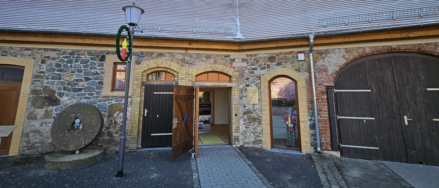 Městské muzeum Taucha © Städtisches Museum Taucha.jpg Navštivte Městské muzeum Taucha, které ukrývá místní poklady a je umístěno v nádherných zdech.