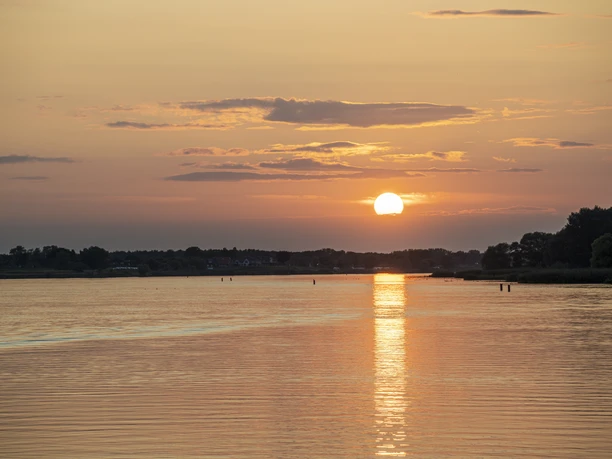 Sonnenuntergang vom Fahrgastschiff Lüneburger Heide Sonnenuntergang vom Fahrgastschiff Lüneburger Heide