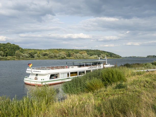 Fahrgastschiff "Lüneburger Heide" Fahrgastschiff "Lüneburger Heide"