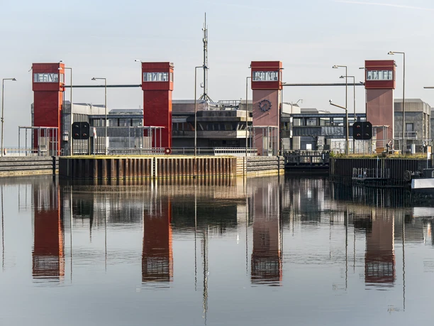 Schiffshebewerk Scharnebeck Schiffshebewerk Scharnebeck