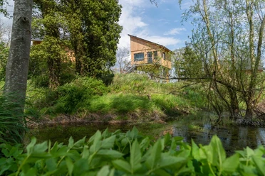 Die Außenansicht des Baumhauses Kohlmeise Die Außenansicht des Baumhauses Kohlmeise
