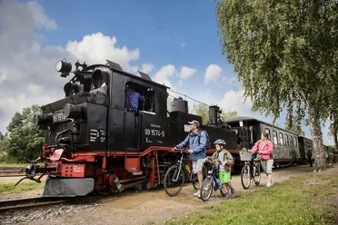 Radwandern parallel zur Döllnitzbahn