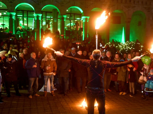 feuer-kuenstler-medl-winter-grillen-januar-garten-stadthalle-muelheim.jpg feuer-kuenstler-medl-winter-grillen-januar-garten-stadthalle-muelheim.jpg