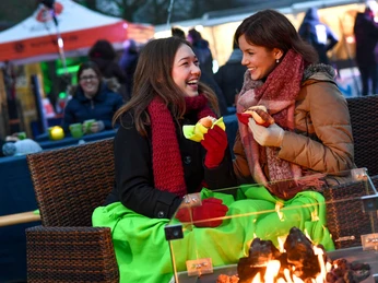freundinnen-feuerstelle-medl-winter-grillen-januar-garten-stadthalle-muelheim.jpg