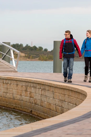 Wandern am Störmthaler See - Pause am LAGOVIDA