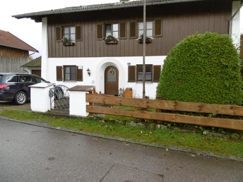 Ansicht Nord mit Stellplatz für FeWo