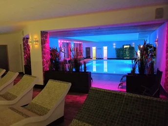 Hallenbad/ Wärmeliegen