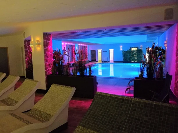 Hallenbad/ Wärmeliegen