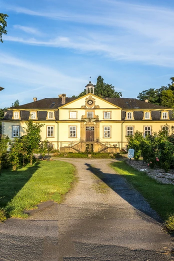 Edelhof-Eingang mit Herrenhaus Edelhof-Eingang mit Herrenhaus