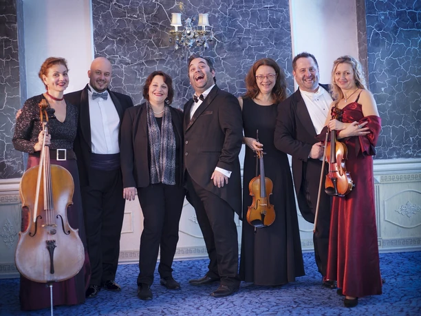 ensemble-stehend.jpg