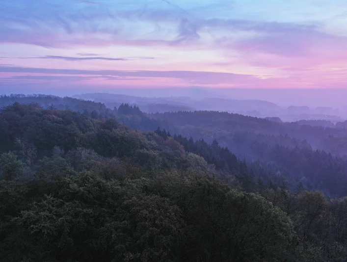 Ottoshöhe bei Sonnenaufgang im Natur- und Geopark TERRA.vita