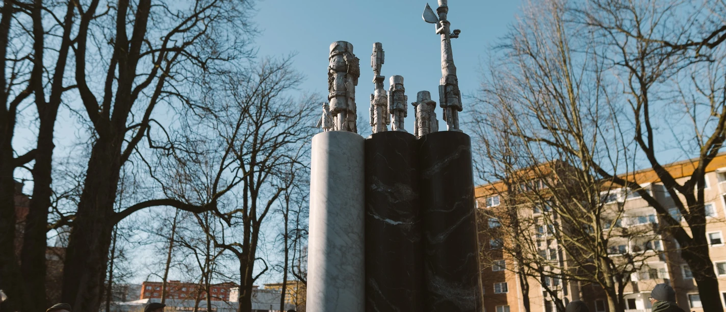 Osmar Osten: Oben-Mit (oder: Ein Denkmal für die guten Geister meiner Heimat), 2024, Courtesy: Osmar Osten, Foto: Johannes Richter