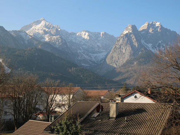 Alpspitze und Waxensteine von Balkon aus aufgenomm